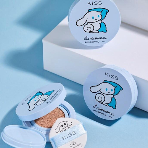 日系人氣品牌 Kiss x 大耳狗聯名來了！2025秋季氣墊粉餅萌度爆表♡