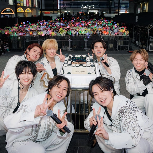 Travis Japan現身新宿街頭！熱唱新歌嗨喊：「要成為歌舞伎町No.1」