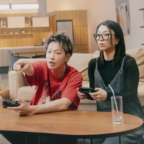宇多田光驚喜現身佐藤健YouTube頻道！陪玩不忘嗆聲：「我不放水OK吼？」