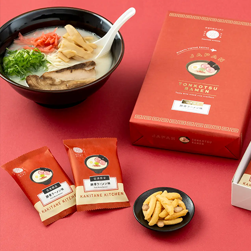 關西機場限定！經典零食「柿種」變身豚骨拉麵 神還原奶油般鮮美湯頭