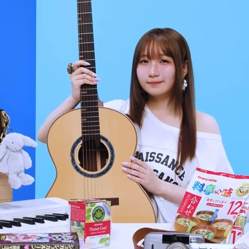 YOASOBI幾田莉拉包包必備「這兩樣」反差萌爆！25歲特製生日禮曝光、隨身攜帶手寫信