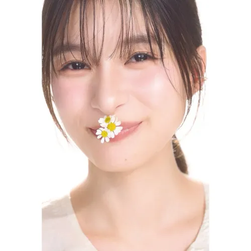 罕病襲來險癱瘓！芳根京子公開病況：「全身無力到連筆都拿不住！」