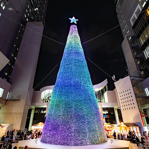 大阪去必！梅田藍天大廈巨型聖誕樹登場🎄還有&TEAM、back number聯名音樂光影秀